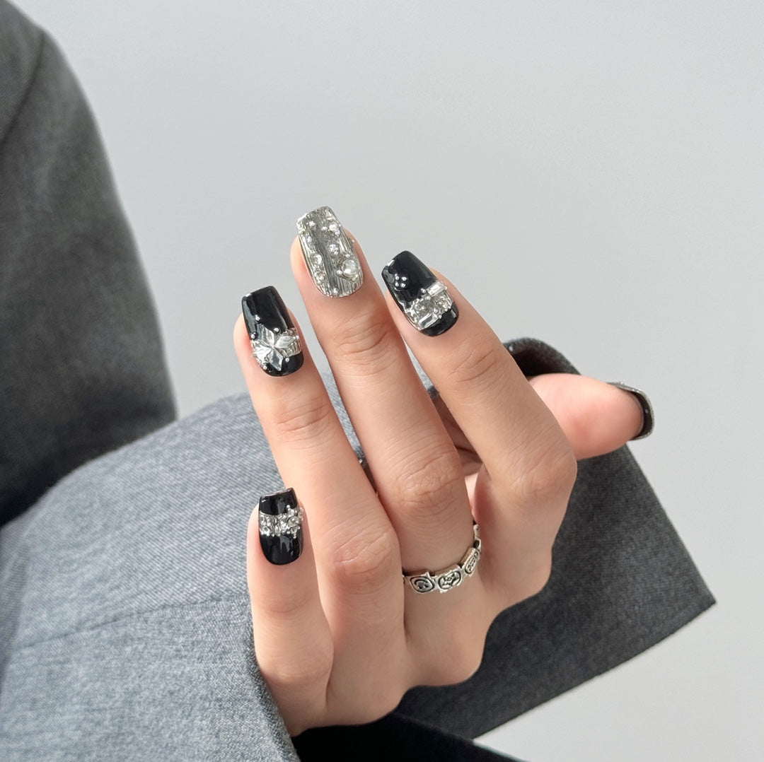 Black Silver Dress Luxurious Glue-on Nails Art