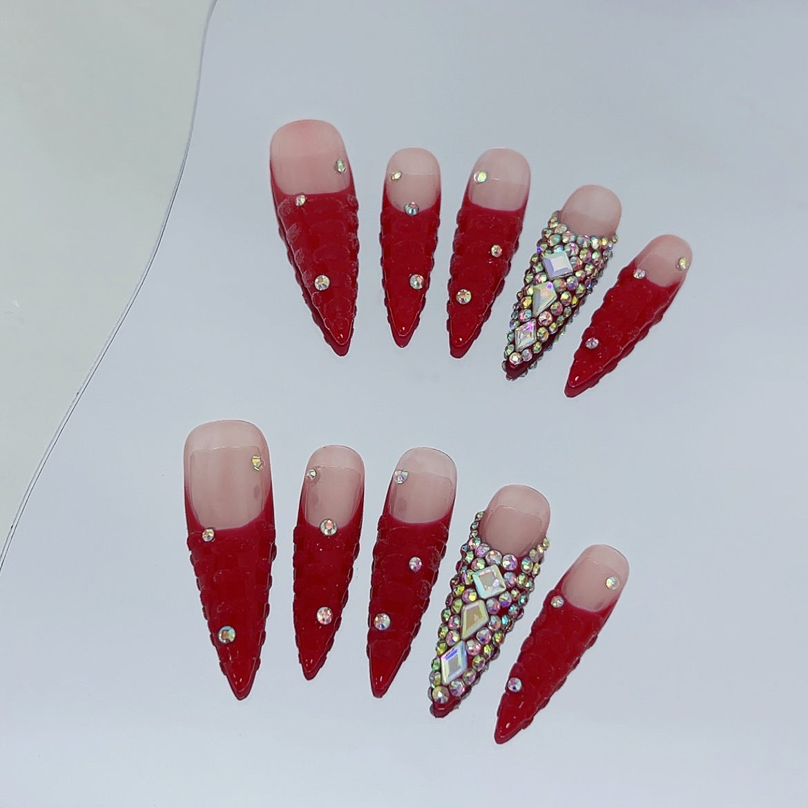 Red Velvet Luxurious Glue-on Nails Art