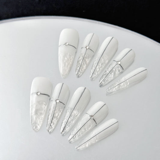 White Ice Luxurious Glue-on Nails Art